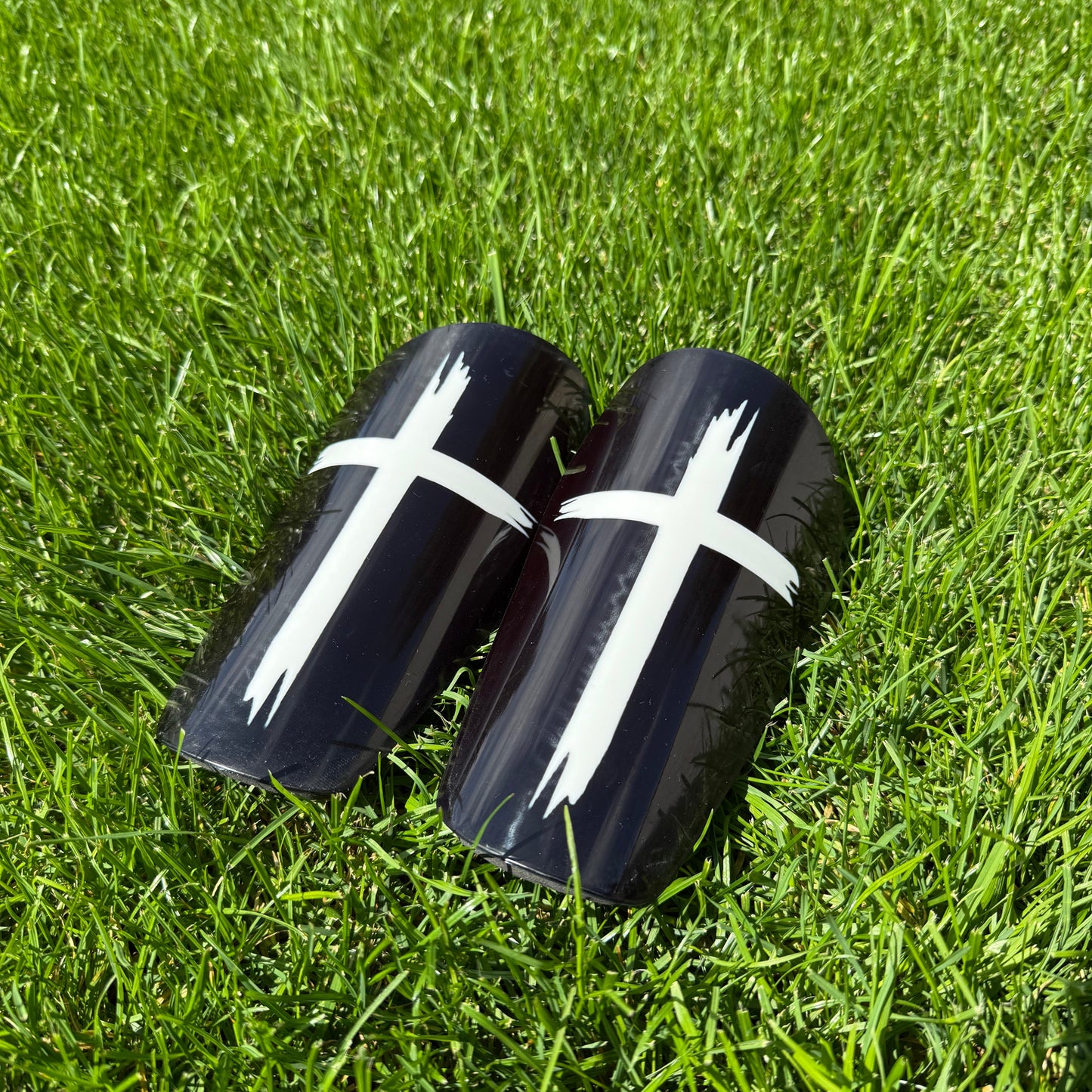 Futbalové chrániče "Faith & Fight" – Čierna Edícia